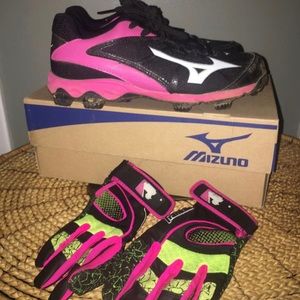 Mizuno Softball Cleats with Gloves